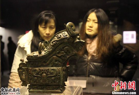 图为展出文物西周时期的兽行觥。中新社发 张畅 摄