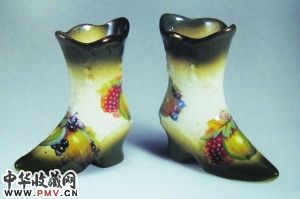 彩绘瓷鞋 资料图片