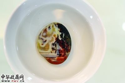 这块水石就是供市民来猜主题的雨花石