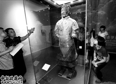 西安展出一批新出土兵马俑