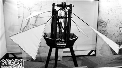 达・芬奇设计的“垂直起降仪”。