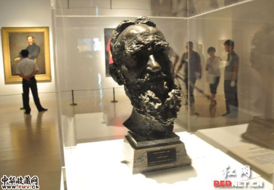 一些知名艺术家的雕塑作品，也在展览中展出。