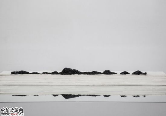 山水自来去》，50×65cm，冰墨、生宣纸、镜面展台、影像、图片、背景音乐，2012
