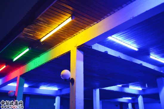 比利时馆 Vincent Meessen, Location Photograph for Un-Deux-Trois, Kinshasa, 2-14, courtesy the artist and Normal