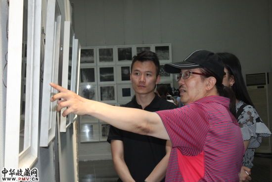 中央民族大学美术学院博士生导师高润喜在现场