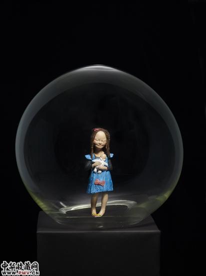 田禾作品 泡泡系列 《girls》 青铜、丙烯、吹制玻璃 60x40x42cm 2013