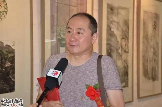 艺术家孙晓东接受媒体采访