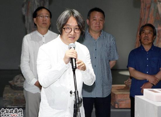 策展人、戴耘雕塑北京画院副院长吴洪亮致辞