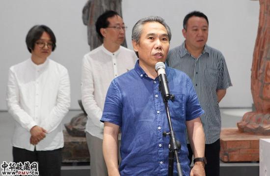 4.中央美术学院党委副书记、日美著名雕塑家王少军致辞