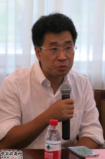 策展人余根晖发言