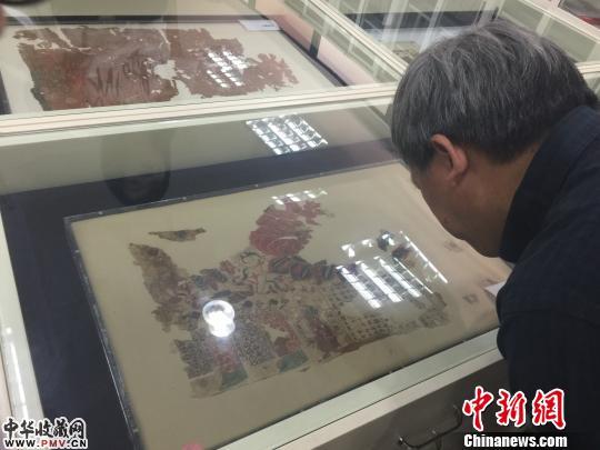 图为即将展出的现身讯展品。　施佳秀　摄2