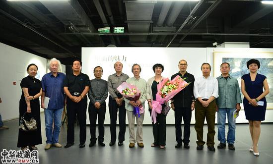 到场嘉宾及艺术家合影