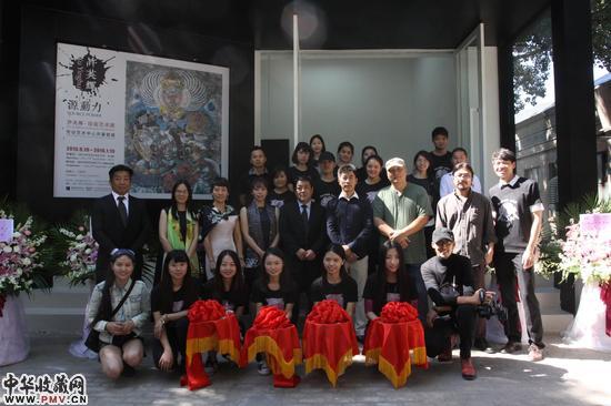 梵谷大家庭合影