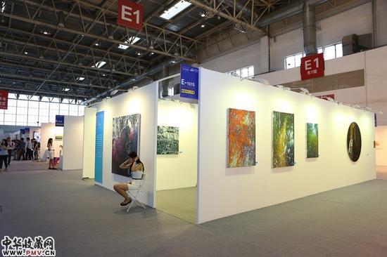 青年艺术家诠释平行理想国 收藏资讯