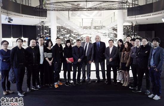 嘉宾及展览团队合影