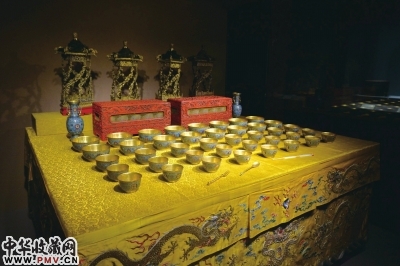 游人登故宫城墙 90年来头一回 收藏资讯