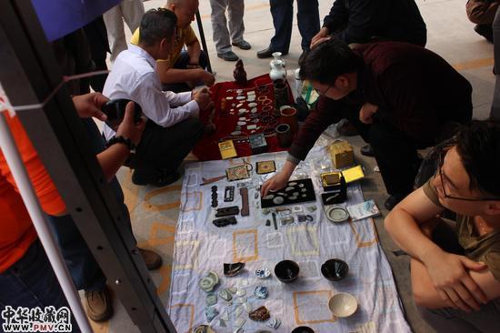 逛鬼市大集：2015京城古玩嘉年华举办 收藏资讯