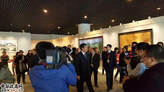 中国抗日战争暨反法西斯战争胜利70周年币章展举行 收藏资讯