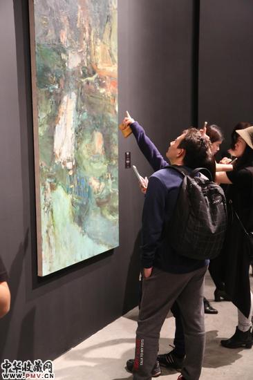 “黑度—奥尔弗斯的凝视”展览现场