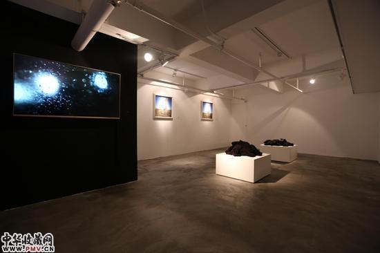 “黑度—奥尔弗斯的凝视”展览现场