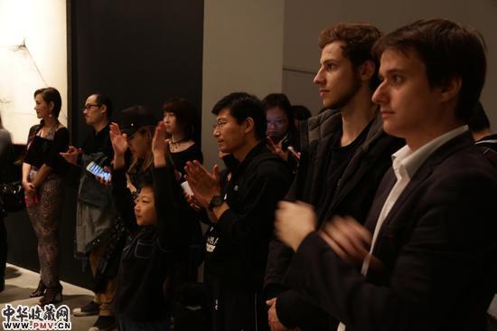 “黑度—奥尔弗斯的凝视”展览现场