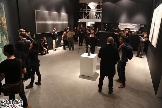 “黑度—奥尔弗斯的凝视”展览现场