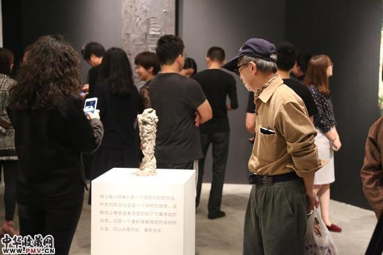 “黑度—奥尔弗斯的凝视”展览现场