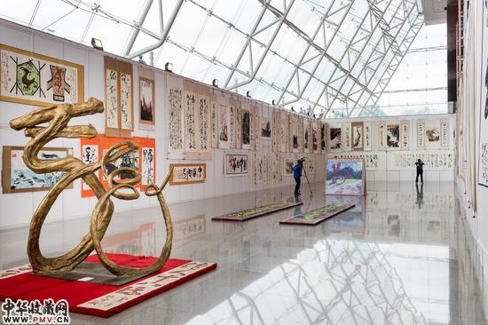 ★世界第一座汉字对联雕塑（传人十八亿，翔宇五千年）