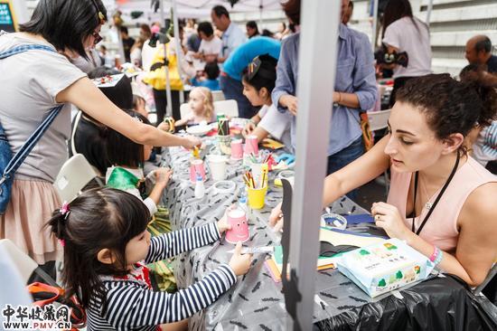 与刺点画廊举办的讲座「从『学生艺术家』到『专业艺术家』」