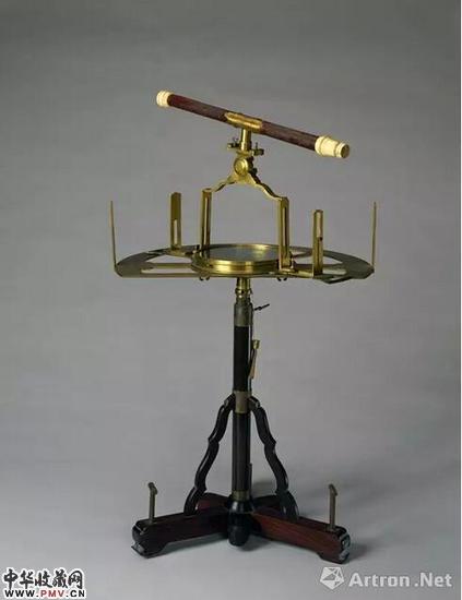 展品：铜镀金四游表半圆仪