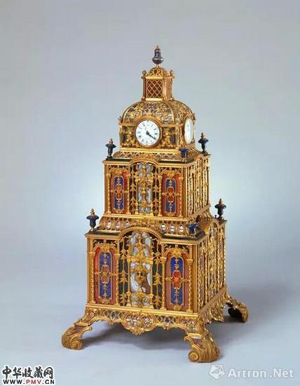 展品：铜镀金亭式规矩箱四面表