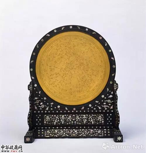 展品：铜镀金星盘插屏