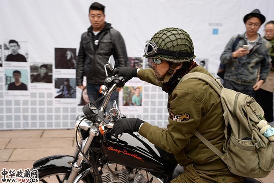 开幕现场機車男