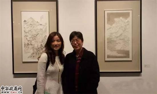 2015AArt负责人韩琼女士与郑文老师合影
