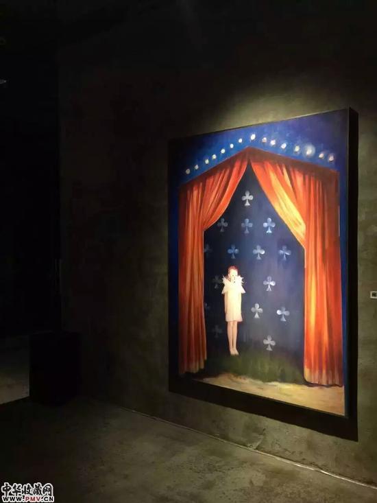 黄鹤《慢时光》三层月亮展览现场3