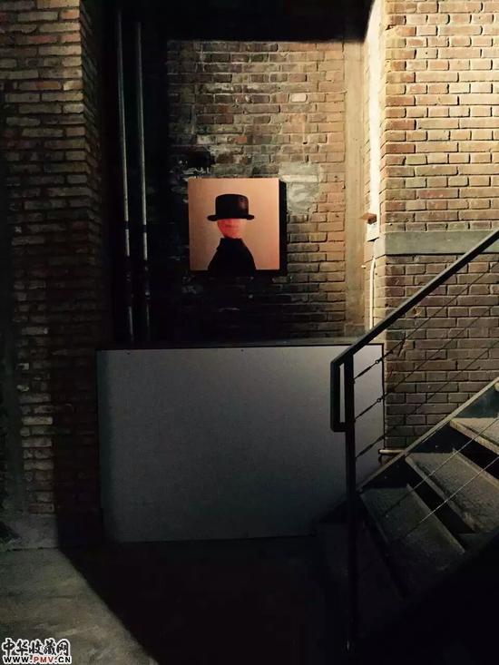 黄鹤《慢时光》三层月亮展览现场2