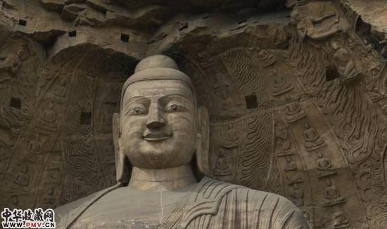 云冈大佛 高13.7米  山西大同云冈石窟第20窟