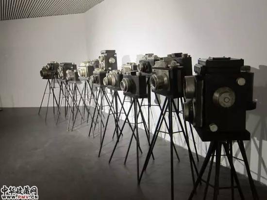 孙晓晨 《洞鉴记载》 陶瓷、白银、铁、木、现成品 尺寸可变 2013