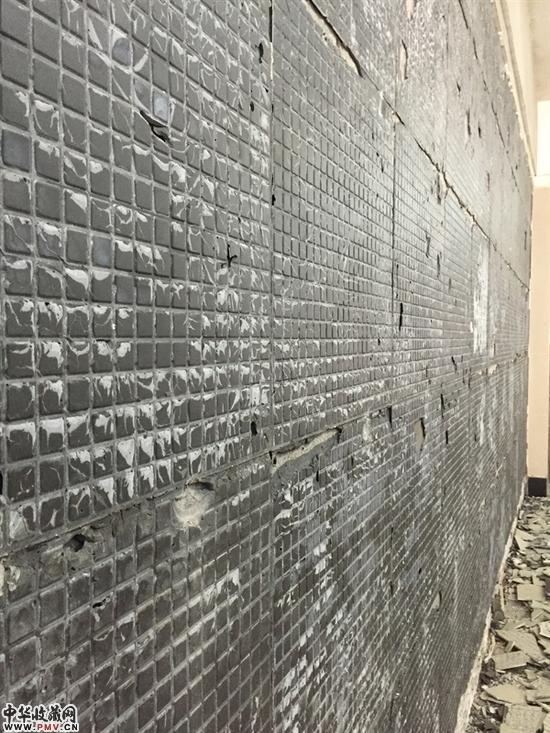 展览所在大楼施工现场图