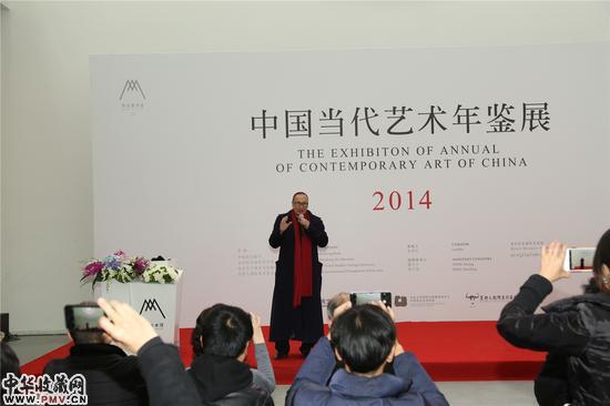 此次展览策展人、北京大学朱青生教授开幕式介绍展览情况
