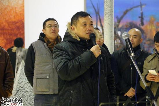 当代艺术家沈敬东老师发言问候大家圣诞快乐