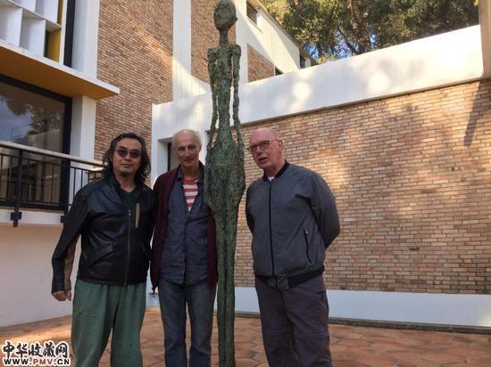 三个艺术家的国参合影