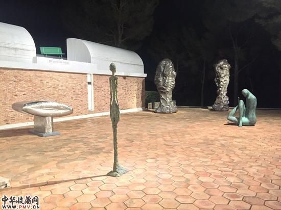 贾科梅蒂广场夜景