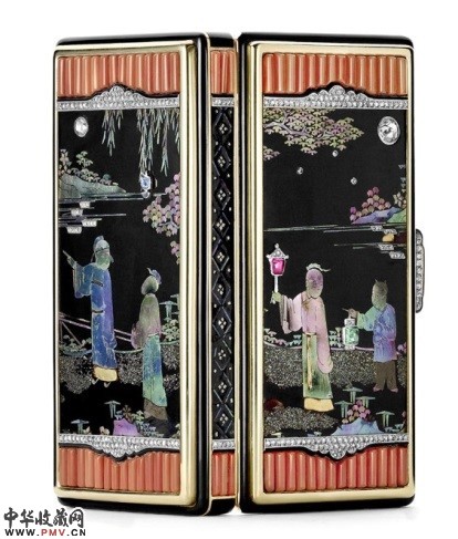 中式化妆盒，卡地亚巴黎，1926年，金，铂金，镶以宝石的螺钿漆饰片，红宝石，祖母绿，蓝宝石，珊瑚，钻石，珐琅。卡地亚典藏。Nils Herrmann， Cartier Collection ? Cartier