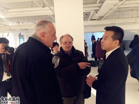 左起：德国著名汉学家阿克曼、德国世界报记者约尼·埃林、山水文园集团副总裁王军先生