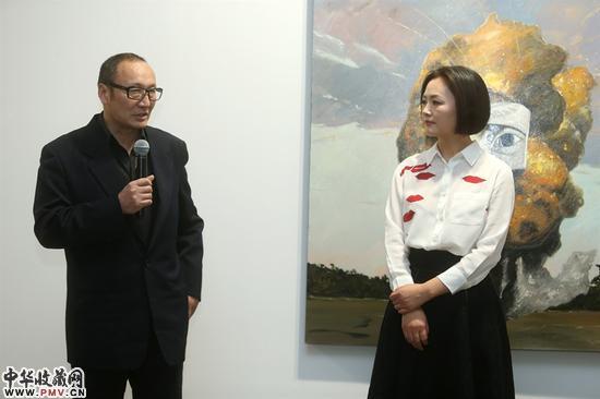 展览学术主持朱青生（左），展览策展人、墙艺术、艺圈信息科技有限公司执行董事苏晏（右）