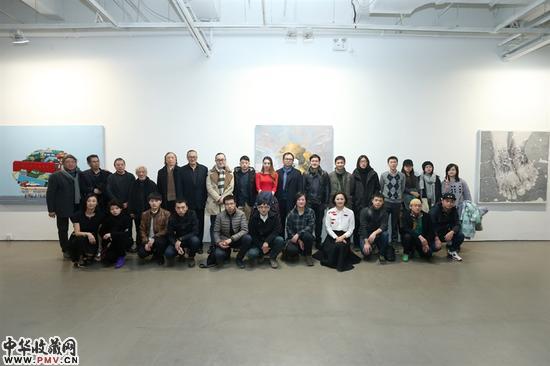 部分墙报艺术家和评委嘉宾合照