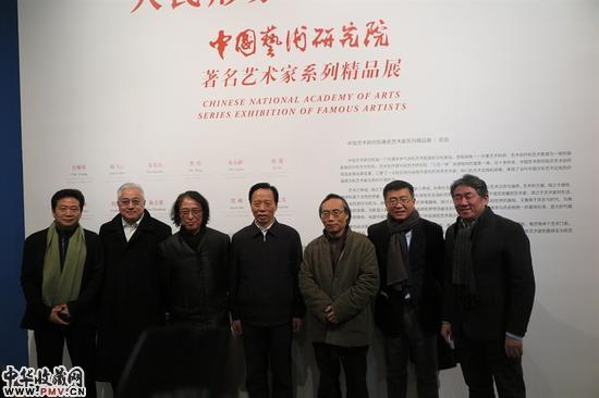 展览开幕艺术家及嘉宾合影