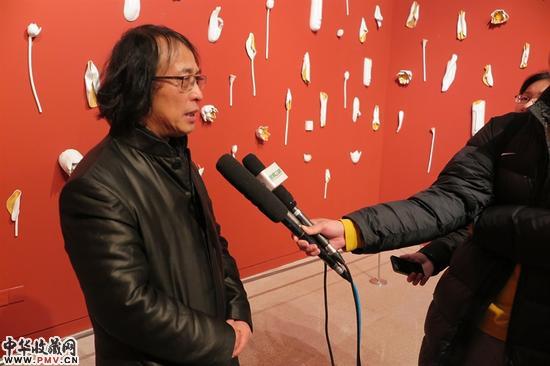 艺术家朱乐耕接受媒体采访