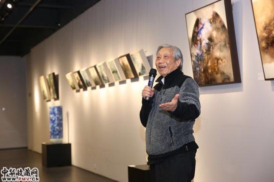 著名艺术家陈家泠致辞